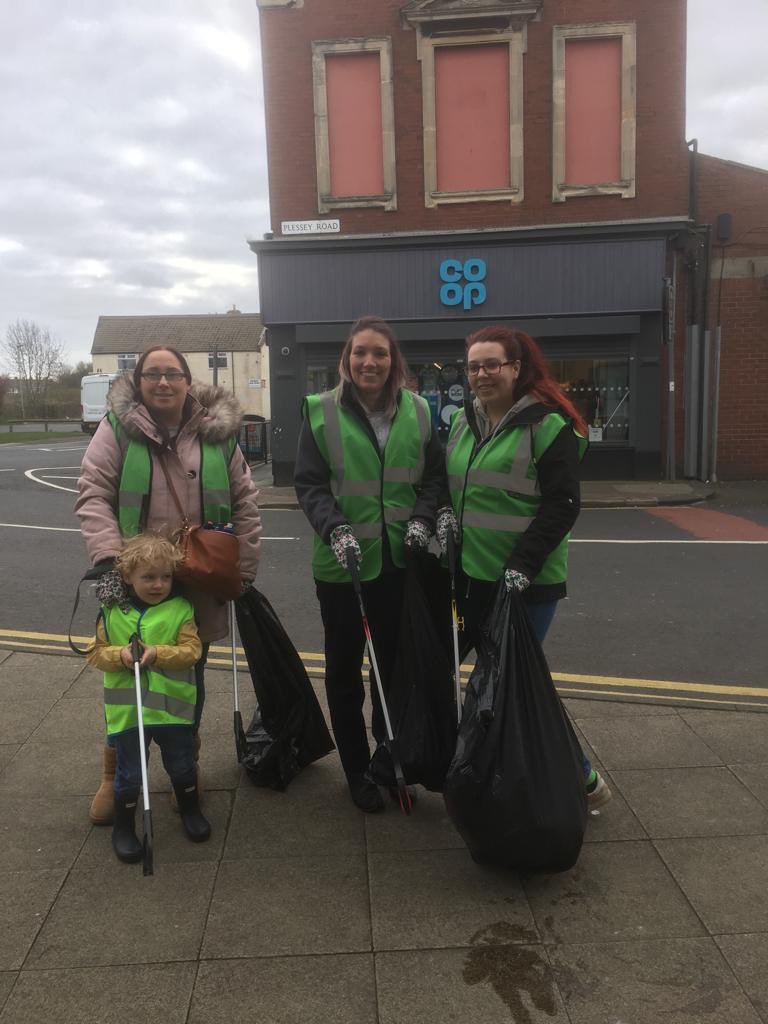 Fab morning with some of the team out in the community helping with the local litter pick 🧹💙💙@NewDelavalCoop #CoopCommunity