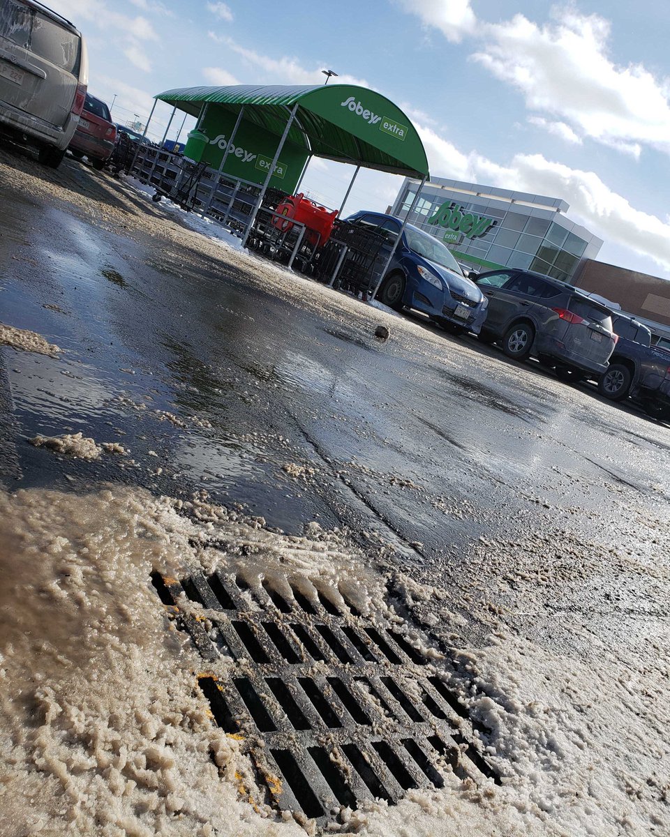 ImbriumSystems's tweet photo. It's springtime and the snow is melting. Good thing there is a Stormceptor EF under the parking lot of this Sobeys to treat the snowmelt. #stormwater #stormceptor https://t.co/rDPrnu3d84