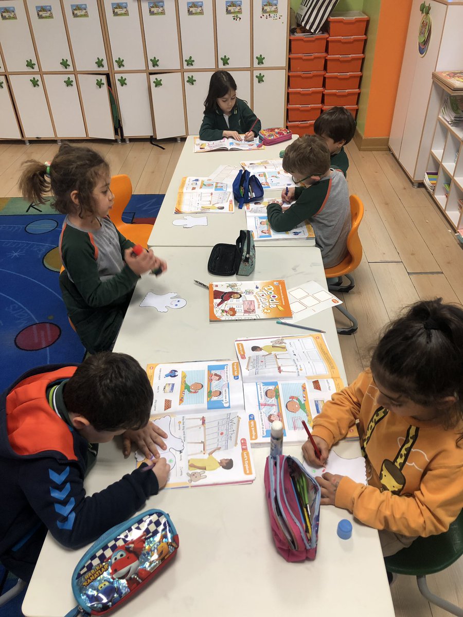 FLORYADOGAELT's tweet photo. What do you want to do? I want to make a puppet! We revised our words and structures using our puppets👻 @FloryaDoga_ @TamerrAktas @DuyguYamanD @KevsGunesMetin https://t.co/gFfqbLXzki