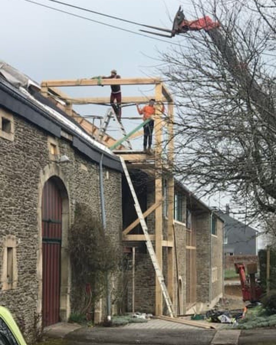 ETAPE SUIVANTE ! 🤩🤩

La construction de la TOUR de la Brasserie d'Ebly est en cours !!! :D

Quel travail !! 👌👌

#JCO #BrasseriedEbly #Construction