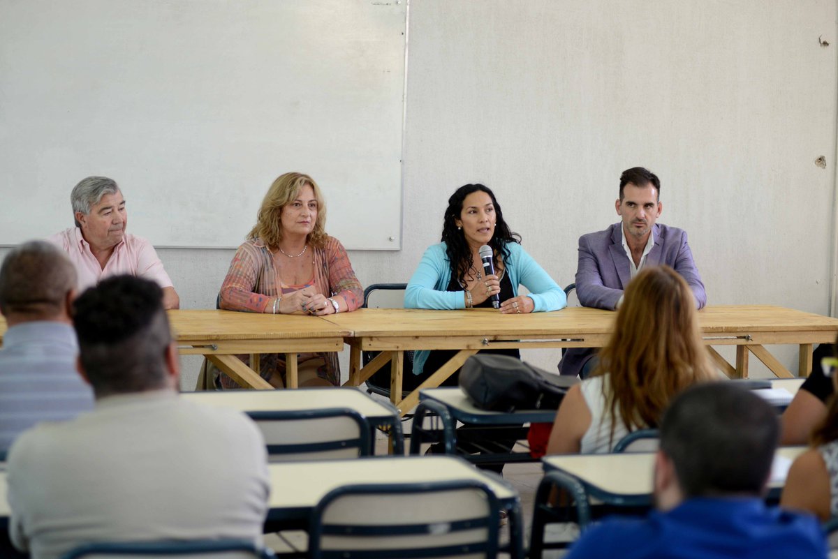 MinGobiernoMza's tweet photo. #EricaRojas directora general de RR.HH. del @MinGobiernoMza, presente en el primer encuentro con aspirantes de la Tecnicatura Universitaria en Gestión y Administración en Instituciones Públicas, desarrollado en forma conjunta con la @FcpysUNCuyo y el #IPAPMendoza https://t.co/kIhJ01rX2D