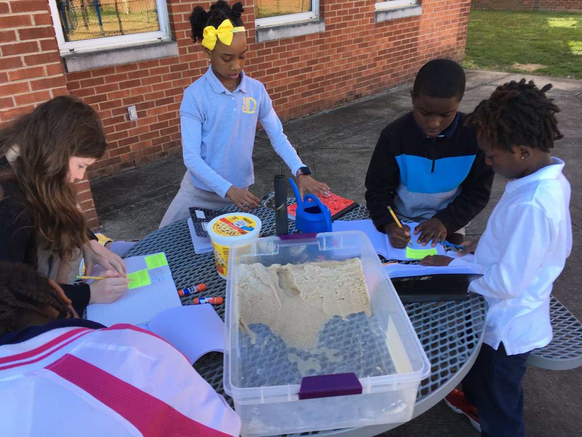 ValrianJ's tweet photo. This was two weeks ago, but still relevant. Hands-on learning in our outdoor classroom. ⁦@EakinEagles⁩ ⁦@eakinlibrary⁩ ⁦@EakinPTO⁩ https://t.co/zIbKcSowr1