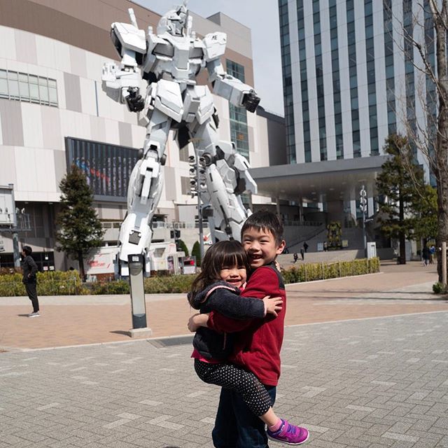 EricSMoment's tweet photo. A bigger than life #Gundam at #Odiba

#japantravel #tokyo #mylittleman #mylittlegirl #familytravel #travelwithkids #latergram #tokyotravel #tourist https://t.co/mrDtiFRngi