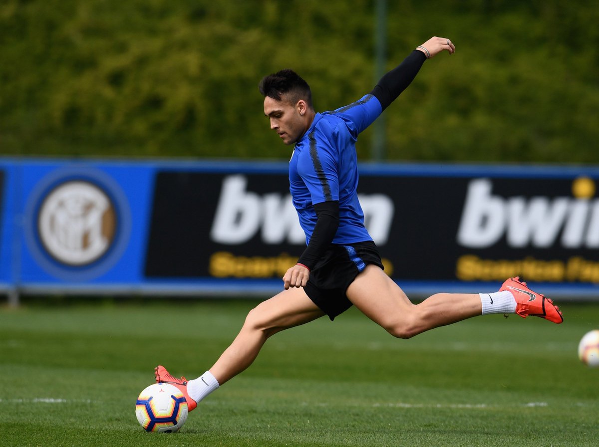 fcin1908it's tweet photo. #Inter, sono #tornati: #DeVrij e #Lautaro finalmente nuovamente a disposizione di Luciano #Spalletti ⚫️🔵⚫️🔵 https://t.co/eZvrPh6RIo