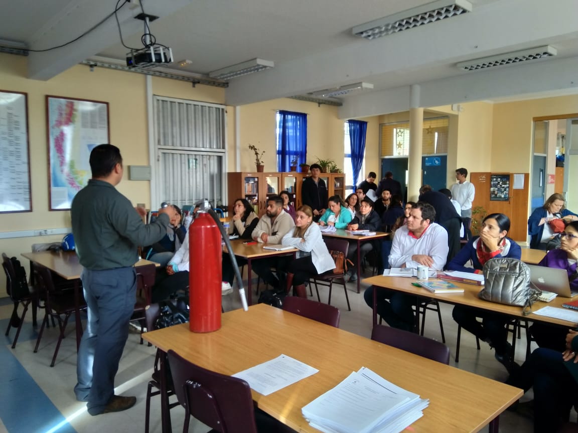VbetancurS's tweet photo. Una nueva jornada de capacitación en el marco del plan integral de seguridad escolar #PISE Colegio Nuevo Horizonte. Una comunidad educativa mas preparada y resiliente. #DISEP #bomberos #GRD #SanPedrodelaPaz https://t.co/8Pv9eRPyxU