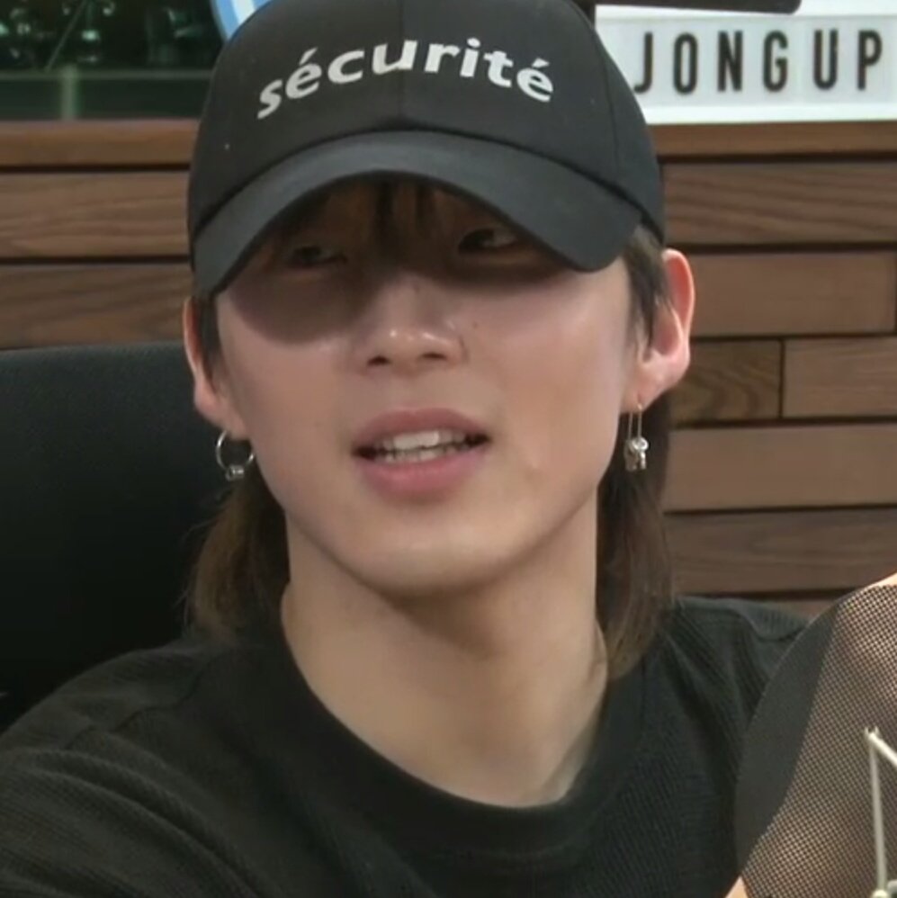 jonguplq's tweet photo. I love him sm https://t.co/GQwTMcBrKL