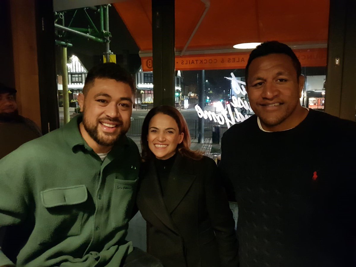 Throwback to last Saturday night where #HarpendenSmiles were out celebrating the end of a fantastic year within dentistry and Bianna bumped into <a href="/Mako_Vunipola/">Mako Vunipola</a> and @taulupe #Englandrugbyplayers! 
 We are proud #Sponsors of <a href="/HarpendenRUFC/">Harpenden Rugby Club</a> .