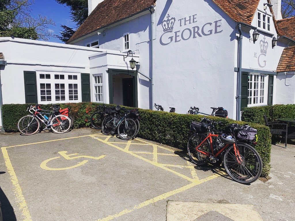 georgewraysbury's tweet photo. What a beautiful day for a bike ride, especially when it means working up an appetite and stopping in for a delicious lunch, and an icy cold drink!
 #wraysbury #thegeorgewraysbury #bikeride #bike #lunch #drinks #villagelife #windsor #pub #relax #humpday #treatyourself https://t.co/tQuN0is87p