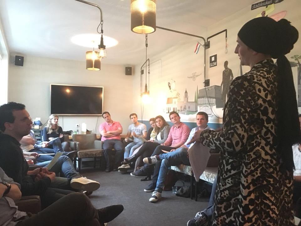rotaractdb's tweet photo. Rotaract bezoekt Vluchtelingen in de Knel https://t.co/S7cUQ3ZqTZ https://t.co/1HirLOvKzi