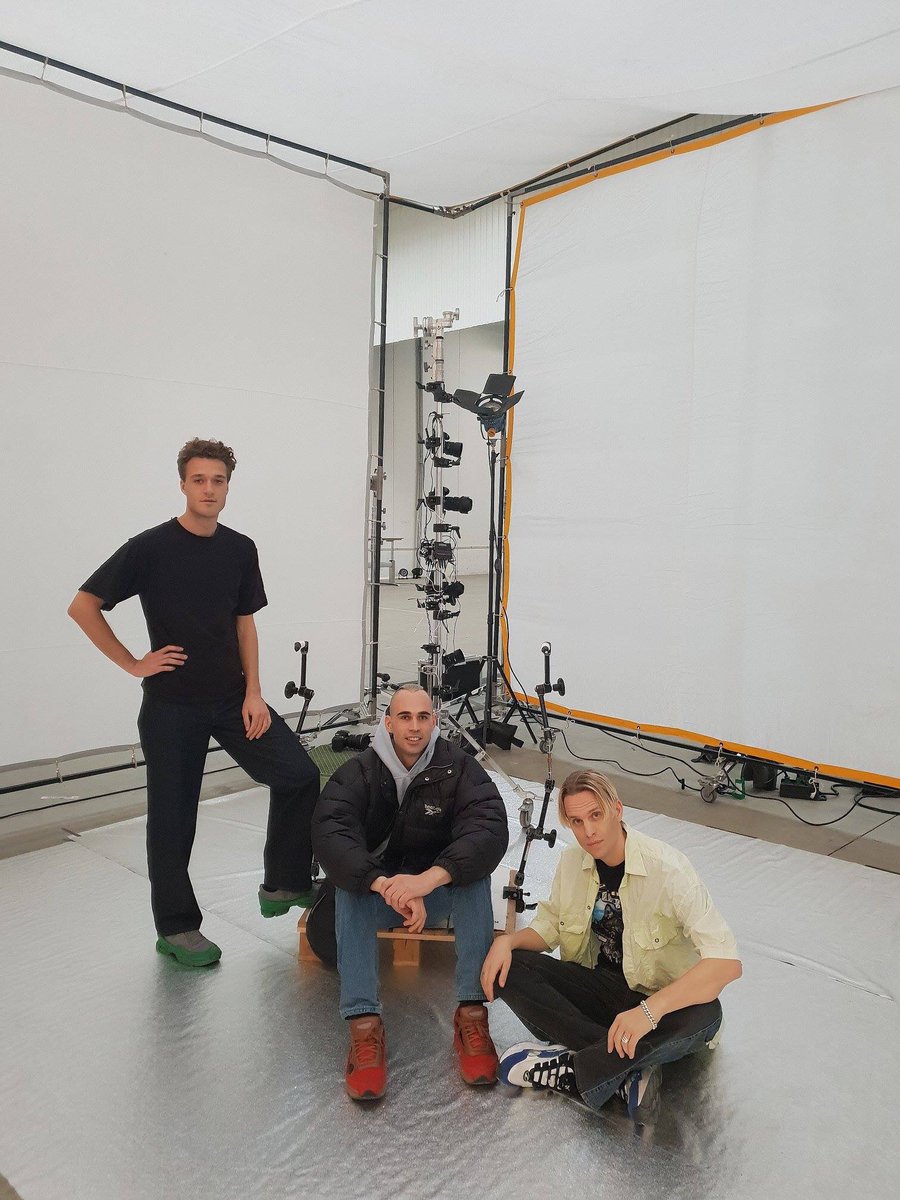 .<a href="/ScarletPleasure/">Scarlet Pleasure</a> rammer X Factor finalen fredag! Du kan ikk stemme på dem - til gengæld kan du glæde dig til nye lækre sager 😎👍🏼