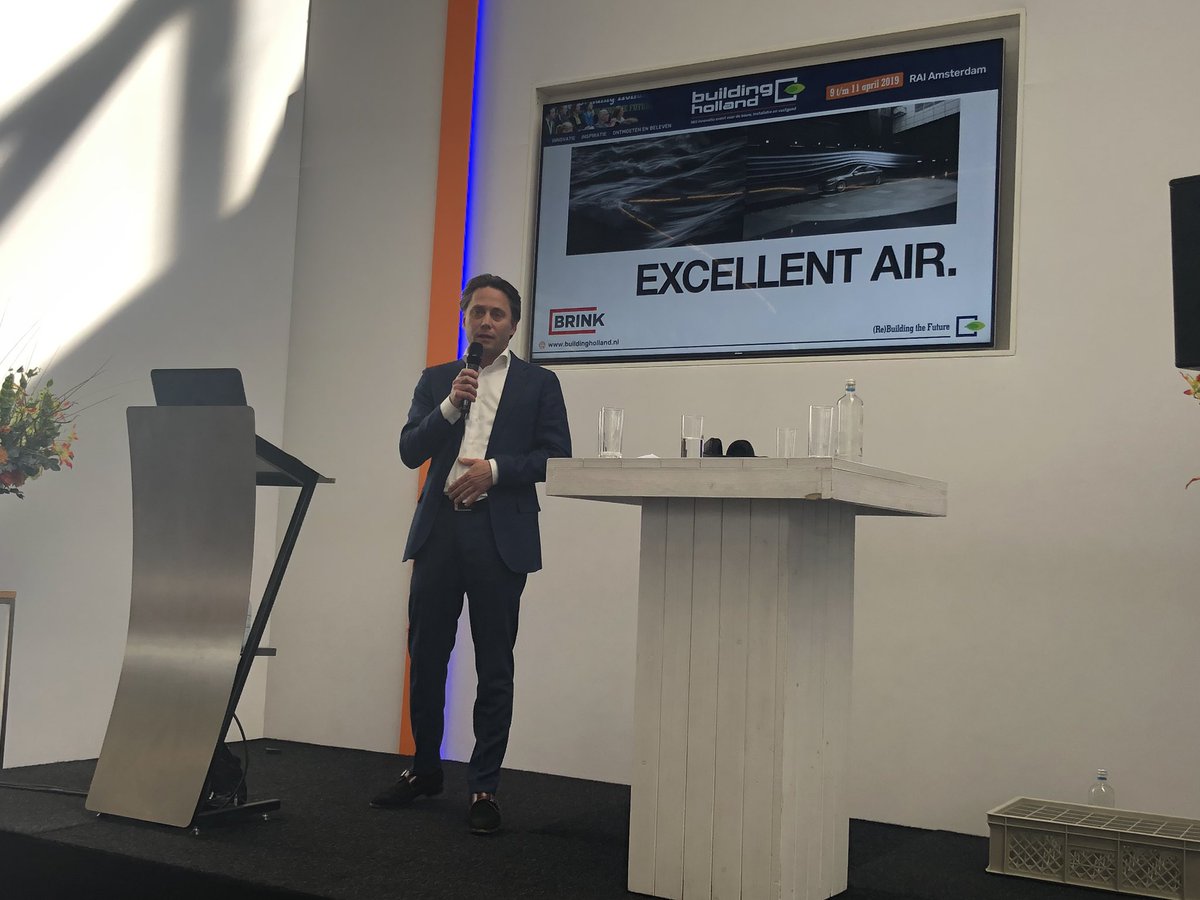 BallastNedamDev's tweet photo. Nu op het podium: Adriaan Cramer van @BrinkCS over ons gezamenlijke concept: Pure Air. Schone binnenlucht voor iedereen! #BuildingHolland #gezondeverstelijking https://t.co/KTQ4ai4Knp