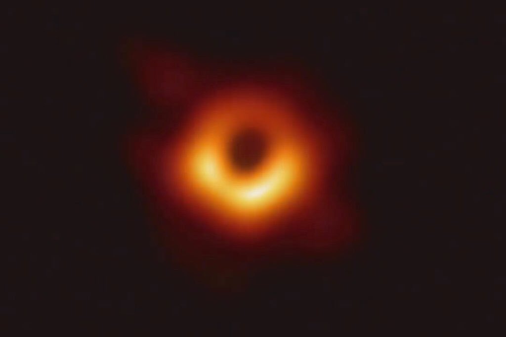 mcnees's tweet image. For comparison, here is the first-ever image of a supermassive black hole alongside a hi-resolution image taken from one of EHT’s simulations. It’s more detailed than I thought it would be. #EHTBlackHole 
Image: Event Horizon Telescope Collaboration; Hotaka Shiokawa