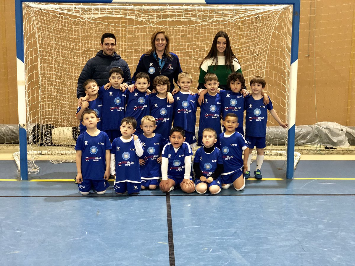 Borjaestiwi's tweet photo. Visita a los peques del club!! 👏👏@UNIFUTSALMorata https://t.co/w4FCQva3kz