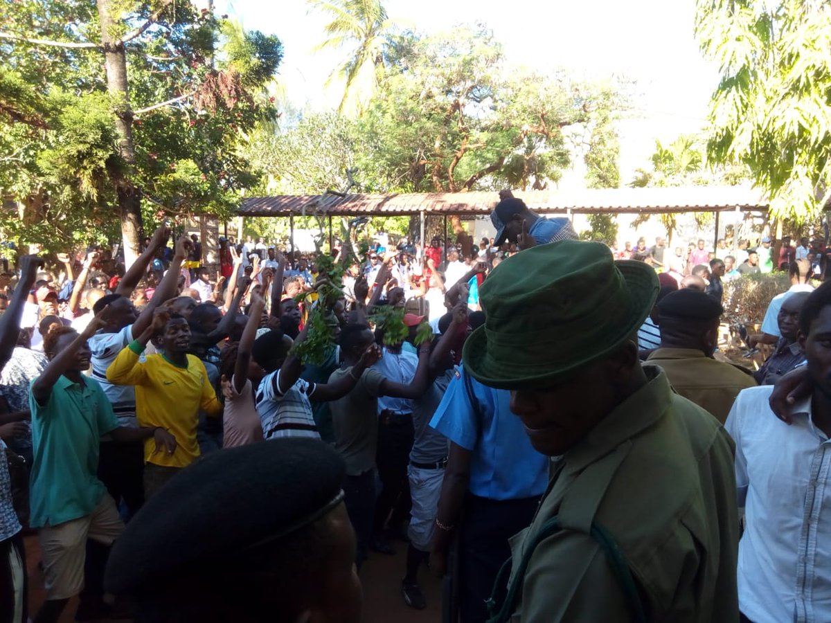 pwani_press's tweet photo. The students are in a state of frenzy as coalition teams Tetema and G7 merge at the eleventh hour. The election will now be between them and the Comrades Alliance
#Kivumbi2019PU
#PUPresidentialelections
@ntvkenya 
@citizentvkenya 
@K24Tv 
@KTNKenya 
@Aggytina https://t.co/QvBip8MKKE