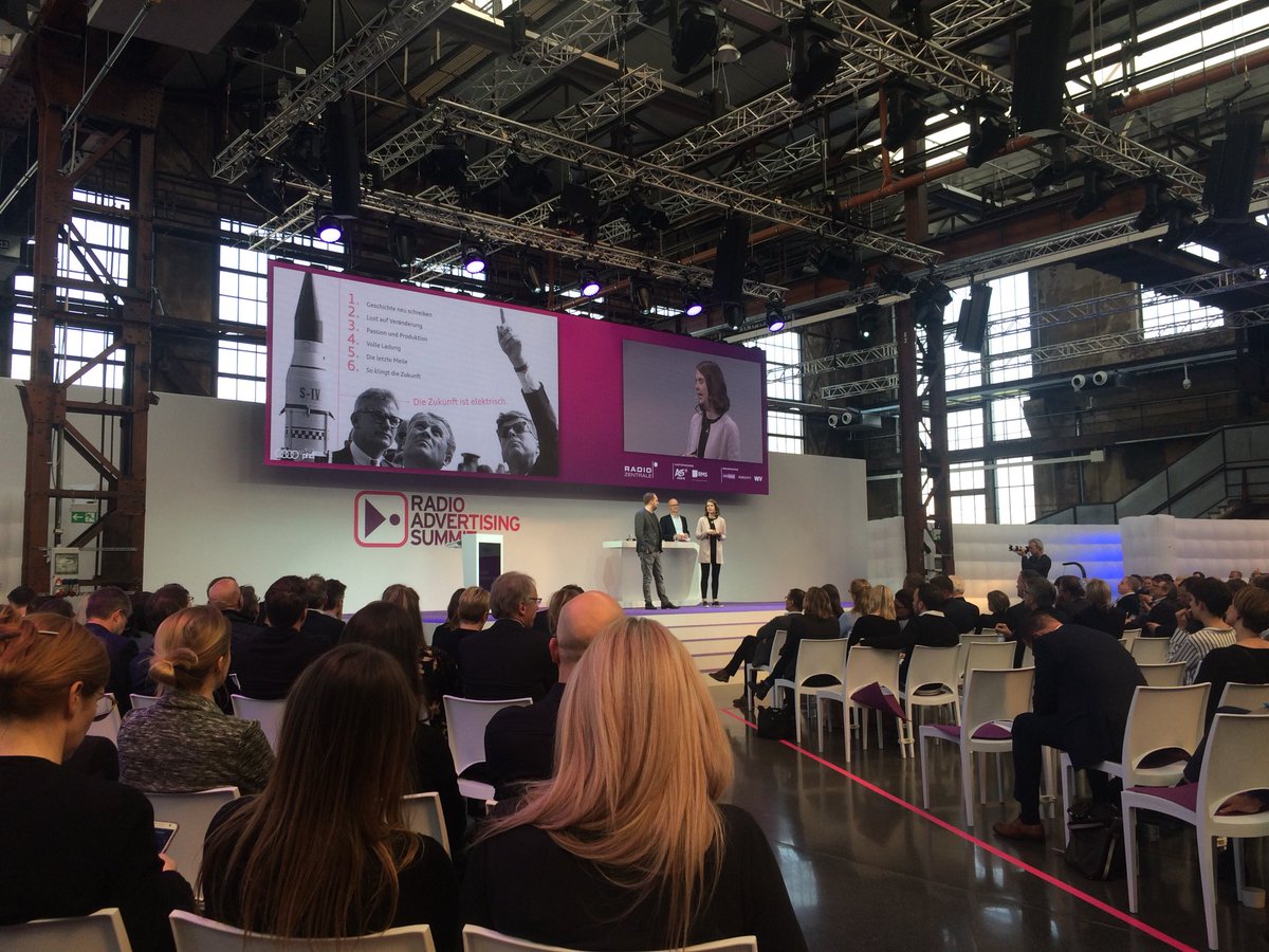 radio_ad_summit's tweet photo. #AudioTrends19: Podcast. 81% der Podcast-Hörer sind offen für Branded Podcast. Jorita Genschow und Joel Koch über den AUDI-Podcast „Die Zukunft ist elektrisch“. @Audio_Press https://t.co/Lfm50PBjGo