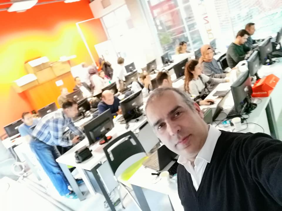 robotsepeti's tweet image. İstanbul İl Milli Eğitim Müdürlüğü işbirliği ile Başakşehir Livinglab&apos;de STEAM Education Association eğitiminde üçüncü gün. C++ tabanlı servo hareketleri kodlama etkinlikleri.

#robotis #robotsepeti #steamcupturkey #toplum50 #robotiseducation