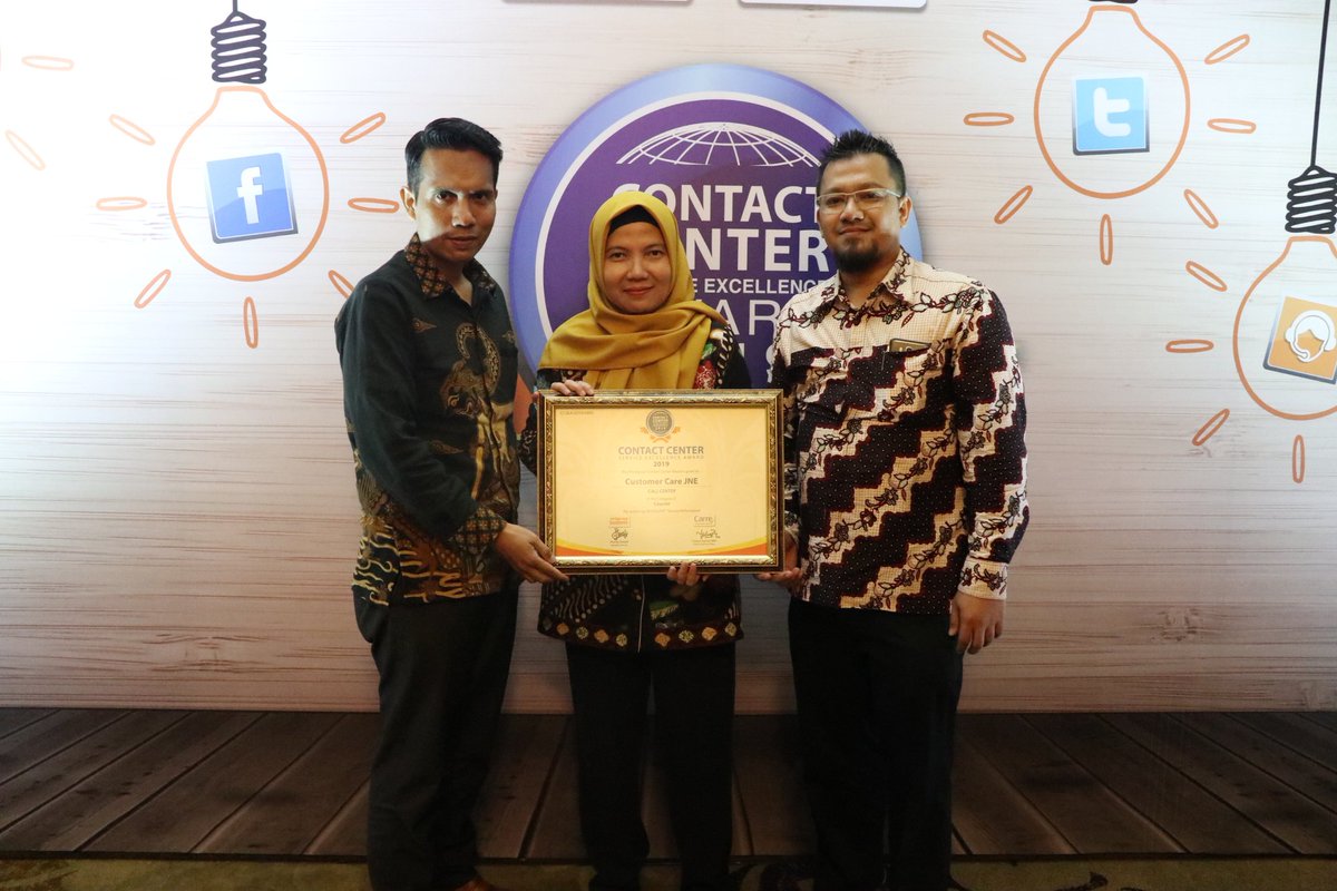 JNE_ID's tweet photo. 4/4

Terima kasih atas kepercayaan para pelanggan tercinta selama ini kepada JNE
.
.
.
#jne #connectinghappiness #awardJNE #contactcenter
#majalahserviceexcellence #serviceexcellence #award #CCSEA https://t.co/yG1J3YIXN6