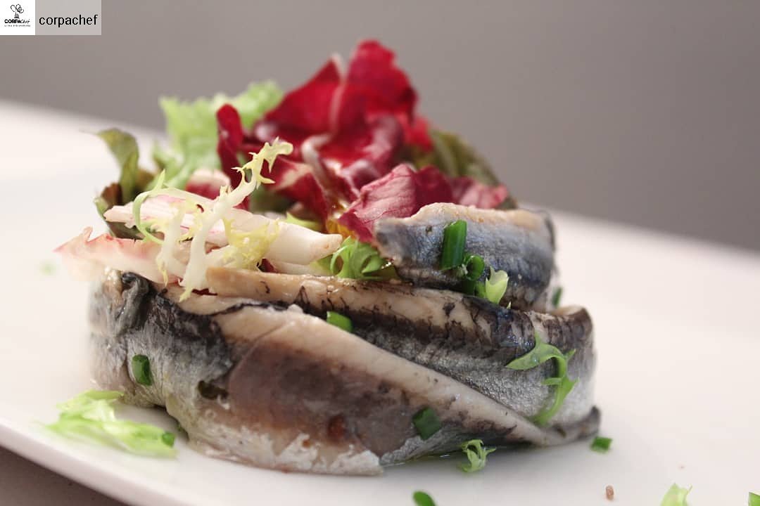 Increible ensalada con #boqueron del #cantabrico de <a href="/CorpaChef/">Corpa</a> 💙😋
#gourmet #hosteleria #clubcondal #condalchef #cocina #mar #food #FelizMiercoles