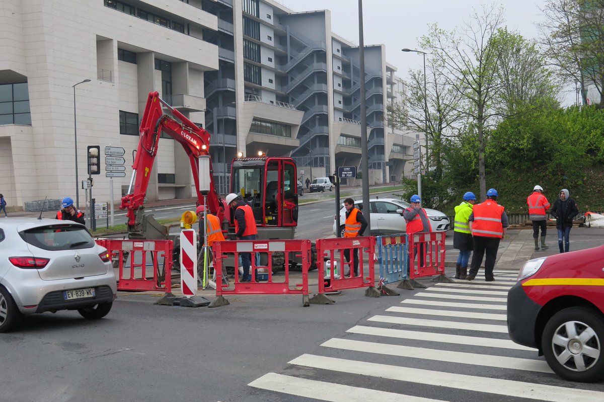CergyPontoise95's tweet photo. #InfoUsagers | Une intervention est toujours en cours pour la réparation d'une fuite d'eau au niveau du carrefour Bd du port/Bd de l'Oise à @villedecergy, près de l’Université. Le retour à la normale est prévu en début d'après-midi. https://t.co/lXJi1gZQDG