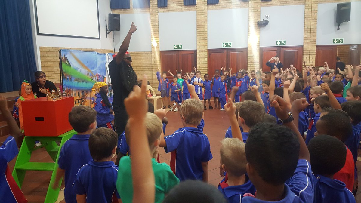sylmcinerney's tweet photo. Bennies Boys enthralled by the Hooked on Books Show #love reading @BenniesJP https://t.co/CQJRmyTNnW