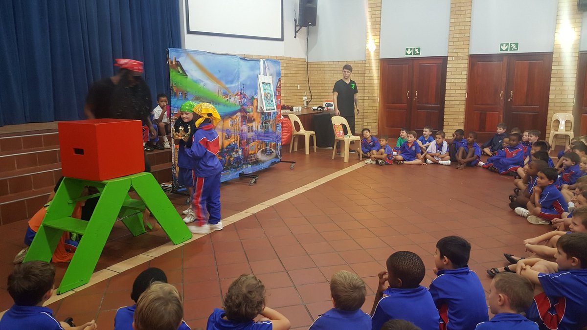 sylmcinerney's tweet photo. Bennies Boys enthralled by the Hooked on Books Show #love reading @BenniesJP https://t.co/CQJRmyTNnW