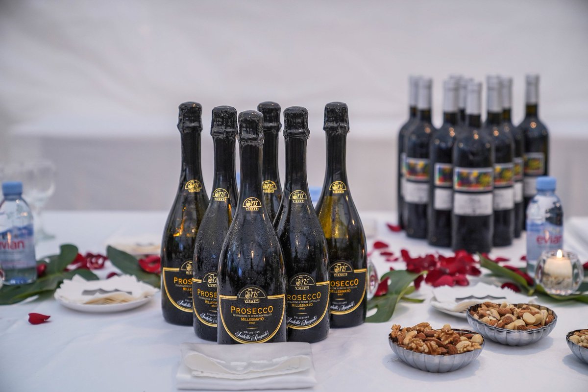 XMagic_Xin's tweet photo. 2019聯聚方庭大廈春酒宴會🍷
美酒佳肴搭配上魔力宏娛樂各式精湛表演🎩
讓視覺與聽覺上有至高享受的春酒晚宴！

#音響硬體 #燈光硬體 #舞台背板 #樂團表演
#雙人特技表演 #小丑魔術秀 #迎賓氣球小丑

熱烈預約中，歡迎來電詢問
Line ID : xinmagic
網址│https://t.co/7PUkU34THK
洽詢專線│0921-009278 https://t.co/ol1AIfbIuc