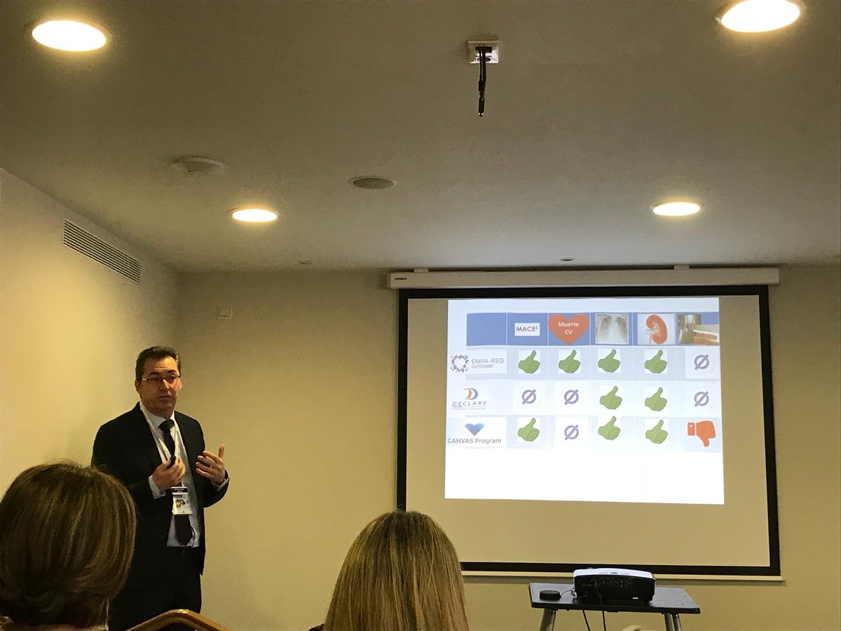 HVirgenCamino's tweet photo. @ManoloBeltranR ponente en el 7º Encuentro Multidisciplinar Andaluz para el Manejo del Paciente en Riesgo #Cardiovascular organizado por la Unidad de Gestión Clínica de la Cardiología del Hospital Puerta del Mar de #Cádiz y la Fundación Andaluza de #Cardiología. https://t.co/hj7KMZcBvB