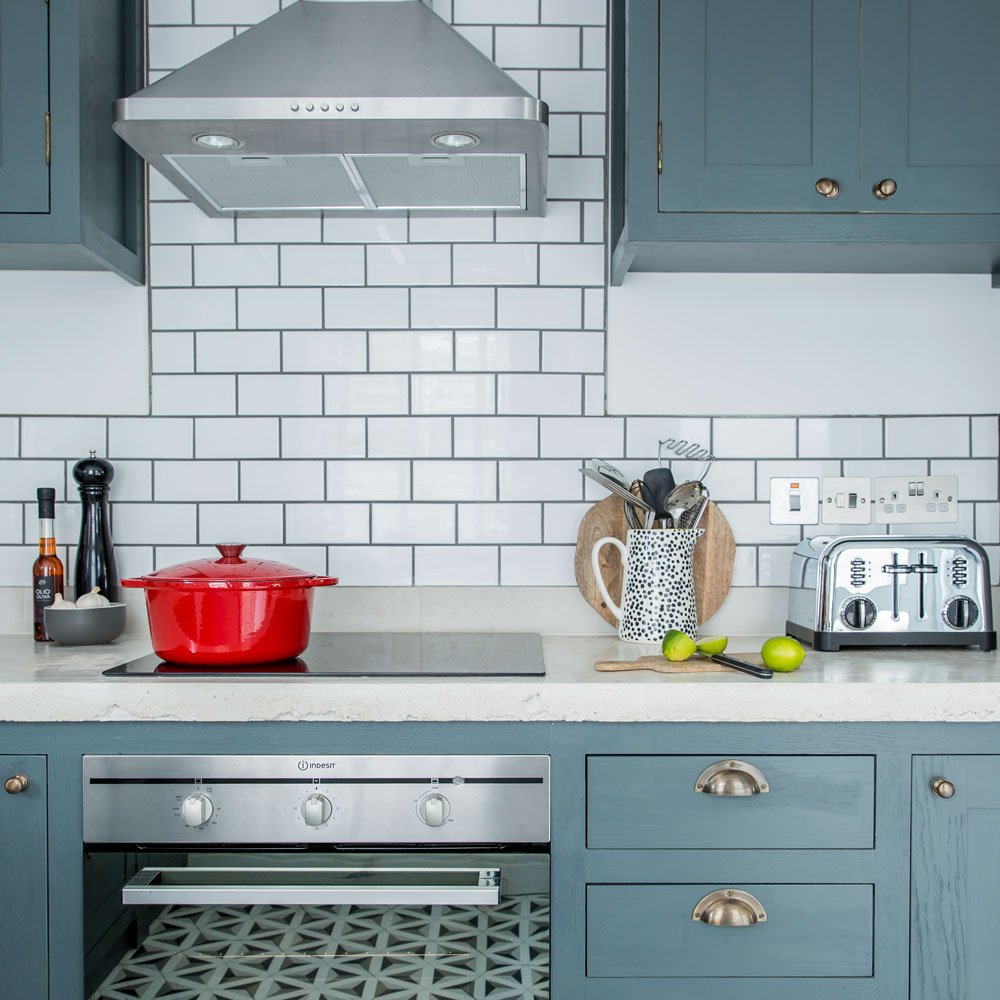 M2estateagents's tweet image. 5 must-try decluterring hacks from the UK’s answer to Marie Kondo

Say goodbye to hoarding and hello to harmony

Read more at idealhome.co.uk/news/nicola-le… 
@Idealhome #DeclutterHacks