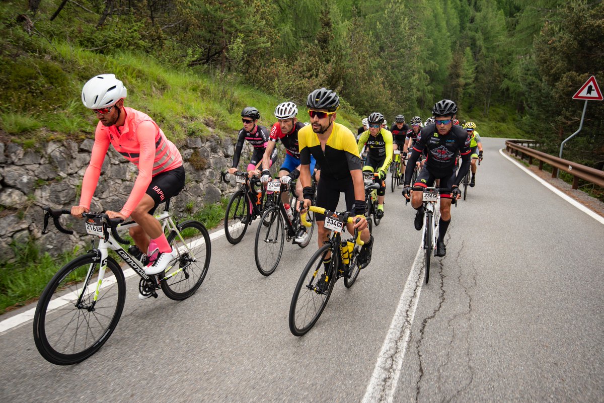 Haute_Route's tweet photo. We spoke with longtime cycling coach and Asheville local, Randy Warren to bring you some insider top tips on pacing, recovery and mastering the climbs for both Haute Route Asheville and beyond. Check out the Q&amp;A here: https://t.co/GKFdP5ty2X  💪🏻 #cycling #toptips #NorthCarolina https://t.co/dDpc8yu5Xv