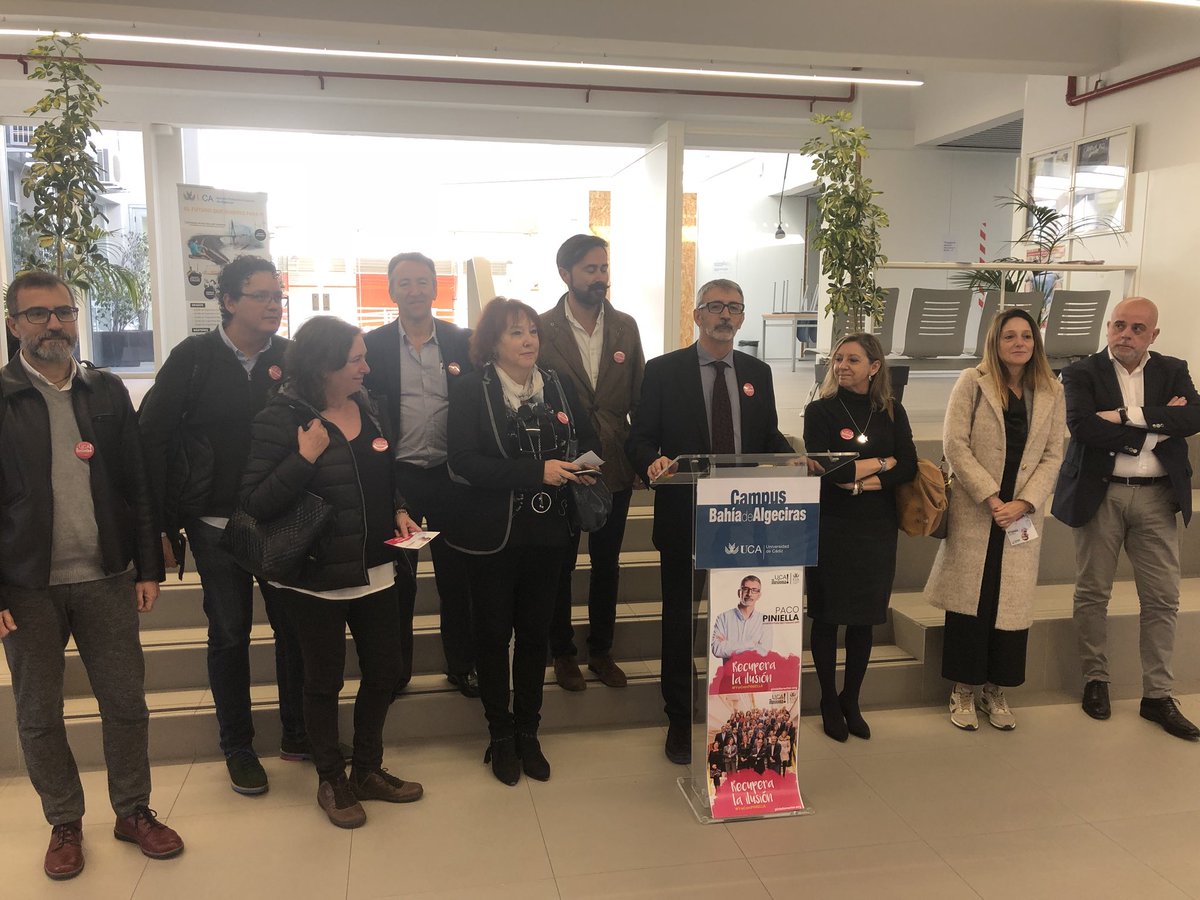 GaonaAula's tweet photo. #directo @epsalgeciras el candidato a rector Francisco Piniella presenta su programa “ Recupera la Ilusión “ y reivindica solucionar el desequilibrio que existe en el campus de Algeciras con el resto de campus ante profesores , estudiantes y personal de servicios #RectorUCA https://t.co/29smwc2R5r