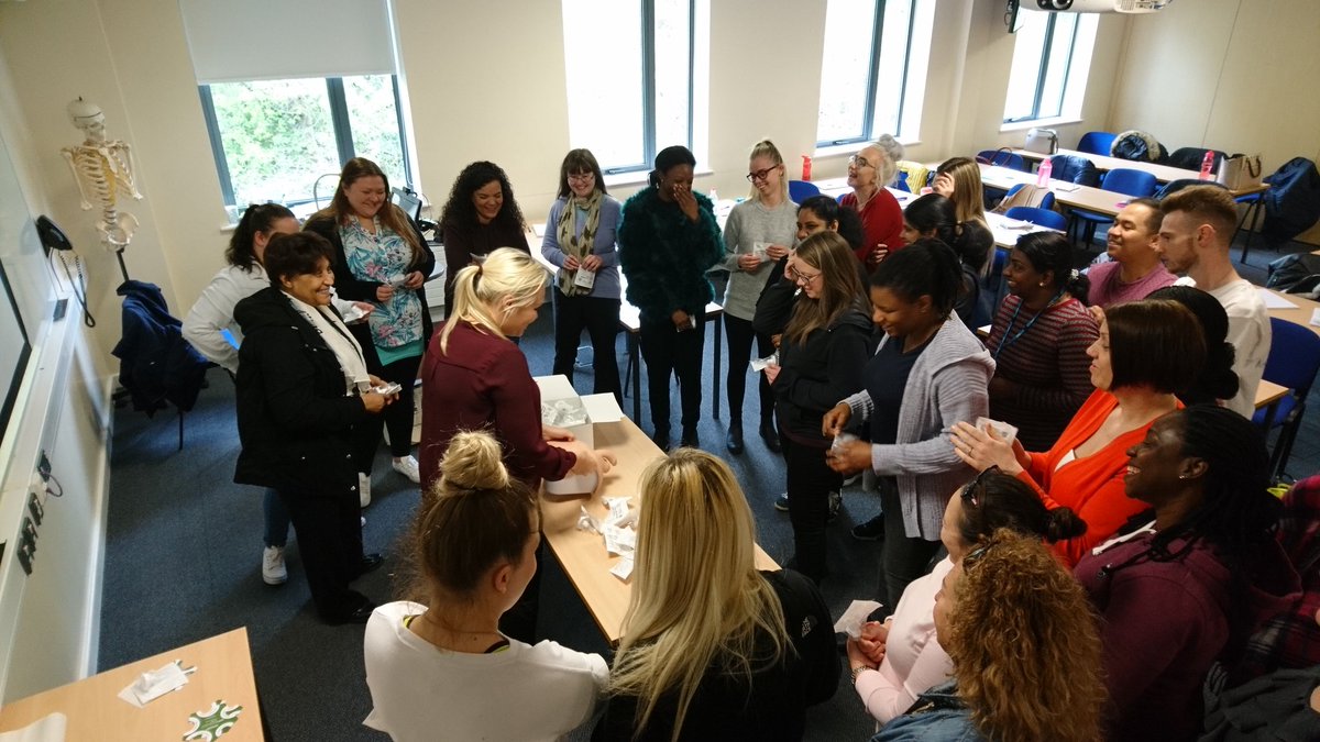 HuntingAndrew's tweet photo. We have no more bananas. Amy and Boris teaching correct  Sheath application for Aprils HCAs.
@TeamNUH @NUHPrecep @NUHInstitute @EmmaCro03418233 @ClaireA1981 @brookes_alix https://t.co/zbIUsOndys