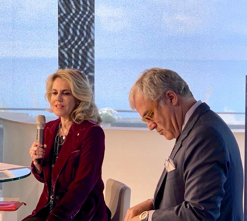 AiopTweet's tweet photo. Promuovere la #sanità integrativa potrebbe aiutare a preservare l'assetto universalistico del #SSN e garantire una risposta ai bisogni reali degli italiani. Così Barbara Cittadini, presidente #Aiop, nel suo intervento al workshop di #Genova https://t.co/q9KMICv8ar