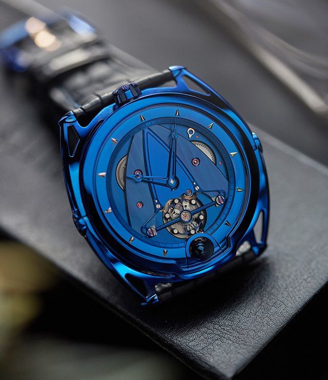 A_Collected_man's tweet photo. It's hard not to stare... Our limited edition @de_bethune “Kind of Blue”, with its unique high-polish blued finish. Available now.
#debethune #db28 #kindofblue #db28kindofblue #debethunewatches #titanium #titaniumwatch #independentwatchmaking … https://t.co/D2dj1rz0qf https://t.co/EmYebYP0nV