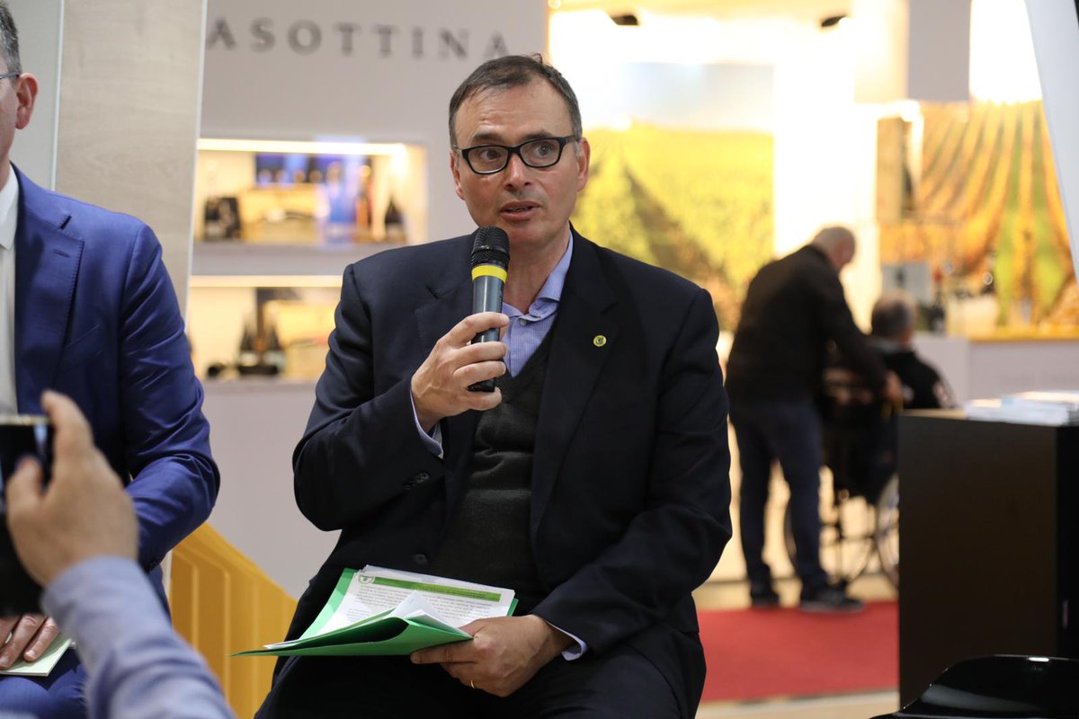 Dott.Angelo Gentile - Responsabile Agricoltura <a href="/Legambiente/">Legambiente</a> 
"L'agricoltura rappresenta un aspetto fondamentale della nostra vita: dove c'è #agricoltura, c'è coesione sociale, c'è #futuro" #UniversoProsecco