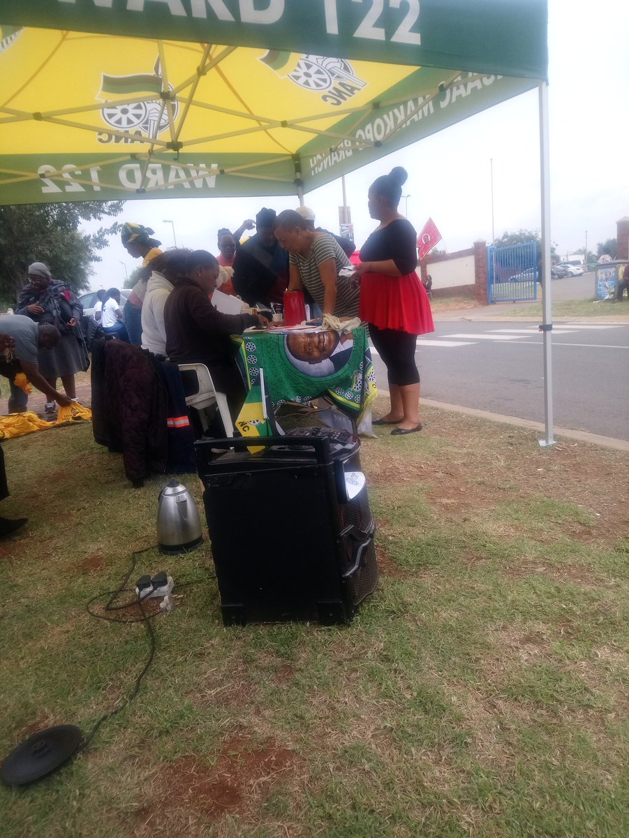 ANCCaucusCoJ's tweet photo. Ward 122 residents in Zakariyya Park are flocking to the ANC table after casting their votes. Kusobala. Ku cacile. Ho hlakile. #Bayavuma #JoburgByElections #Ward122 https://t.co/dV73O7RrpB