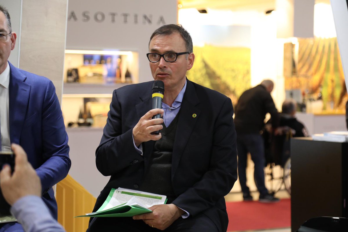 Dott. Angelo Gentile - Responsabile #Agricoltura <a href="/Legambiente/">Legambiente</a>: 
Dobbiamo impegnarci tutti per un equilibrio migliore degli #ecosistemi e per la salvaguardia dell'intero #pianeta #UniversoProsecco