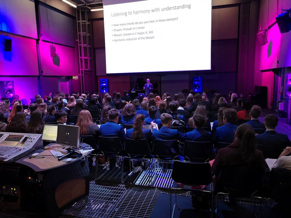 QUBMusicteam's tweet photo. Full house for our GCSE Study Day today! #studymusic #studyatqueens #qub https://t.co/hK1Xehn1GA