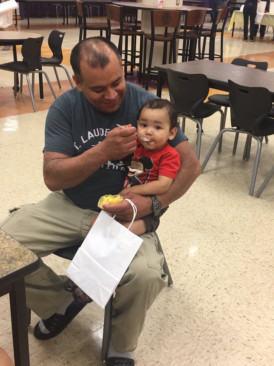 CarolANuber's tweet photo. The third annual Bilingual Family Night was a huge hit! Over 250 in attendance with 40 community organizations represented! #pieinface @MauryCoSchools  @cjmarczak https://t.co/HjTFx157bO