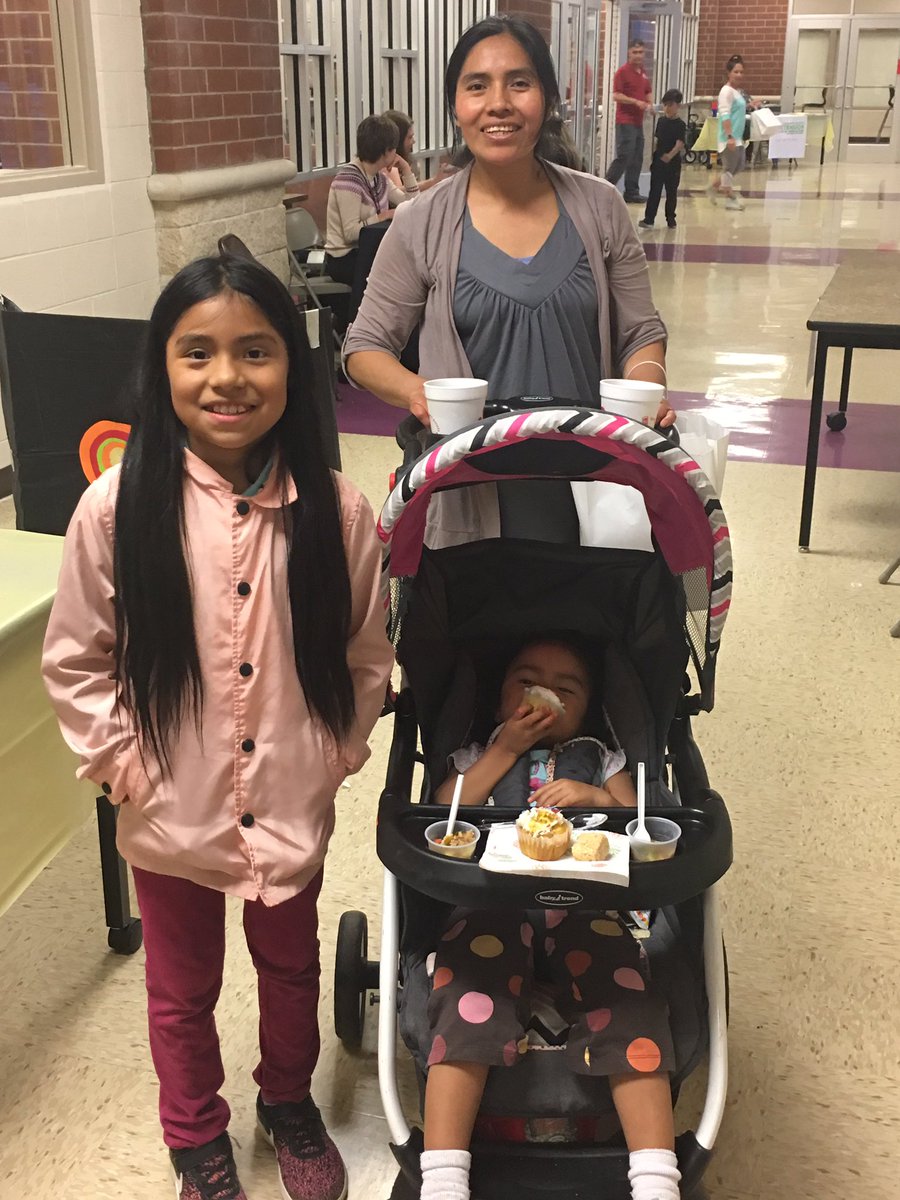 CarolANuber's tweet photo. The third annual Bilingual Family Night was a huge hit! Over 250 in attendance with 40 community organizations represented! #pieinface @MauryCoSchools  @cjmarczak https://t.co/HjTFx157bO