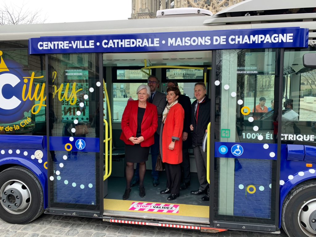 GrandReims's tweet photo. Lancement du #nouveau parcours du #Citybus à #Reims ! Il permet de faciliter l'accès aux Maisons de #Champagne et principaux #monuments pour les touristes de passage dans la Cité 
des Sacres et du Champagne.
-> Infos : https://t.co/0u7om0GogU https://t.co/AwA7hrH6z0