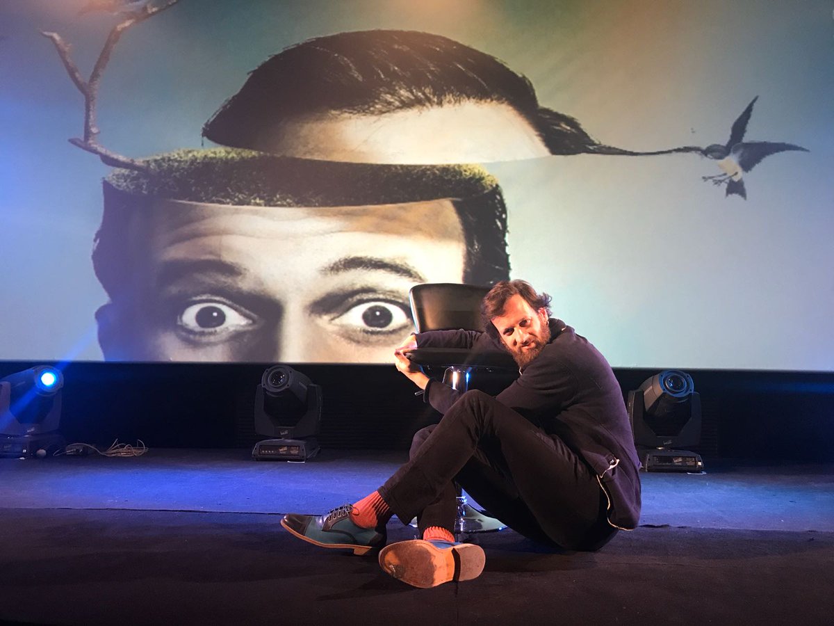 Sueños Musicales (@suenosmusicales) on Twitter photo El show #MasValeSoloQueCientoVolando de <a href="/edusotomoreno/">Edu Soto Moreno</a> llega a #Nules #Castellon. El espectáculo más personal y disparatado de este polifacético artista.
📅 Viernes 31 de mayo, 21:00.
🏫 Teatro Alcázar de Nules
Más info 🎟 yalastengo.com/edu-soto-nules El show #MasValeSoloQueCientoVolando de <a href="/edusotomoreno/">Edu Soto Moreno</a> llega a #Nules #Castellon. El espectáculo más personal y disparatado de este polifacético artista.
📅 Viernes 31 de mayo, 21:00.
🏫 Teatro Alcázar de Nules
Más info 🎟 yalastengo.com/edu-soto-nules