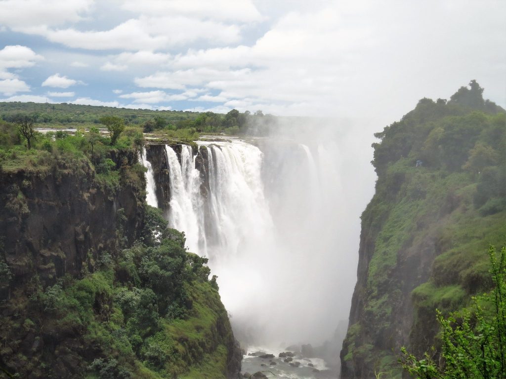 Vanuit Botswana de Victoria Falls bezoeken hipontrip.nl/dagtrip-botswa…