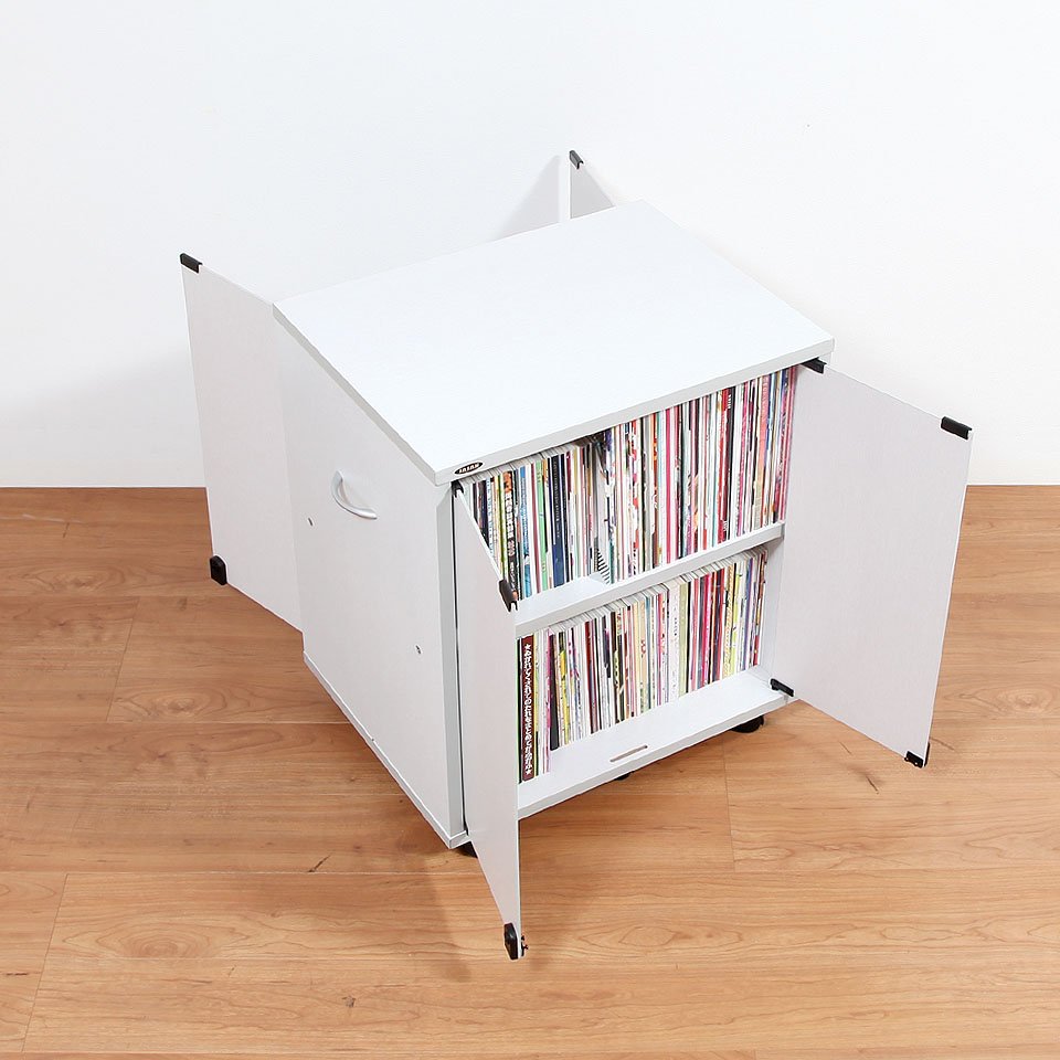 耐震家具 趣味家具専門店 Jajan R じゃじゃん あ る 薄い本が約7冊収納できる カギ付押入れ本棚 同人誌ワゴン キャスター付きで押入れにコソーリ収納できるキャツに５月販売分が入荷 ｇｗ前のお届けが可能となりましたよ 同人誌 同人