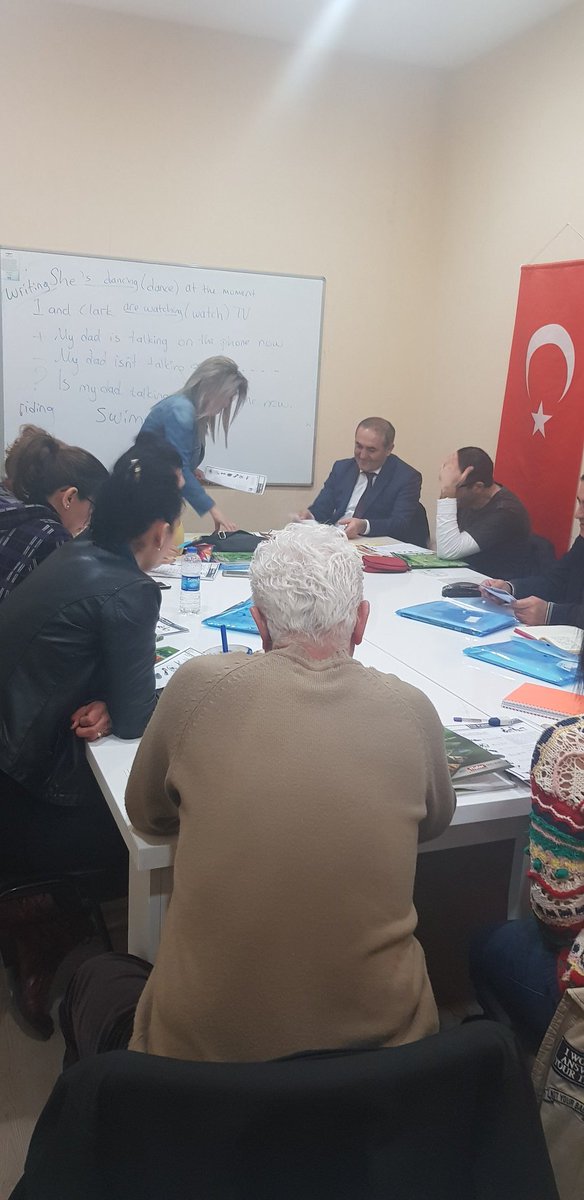 AREV Eğitim ve hizmet vakfımız İngilizce sınıfını ziyaret edip  kursiyerlere başarılar diledik.

10 yıldır onlarca branşta onbinlerce insanımıza kurs, konferans ve seminer hizmeti sunduk çok şükür.
#arev #eğitim #hizmet