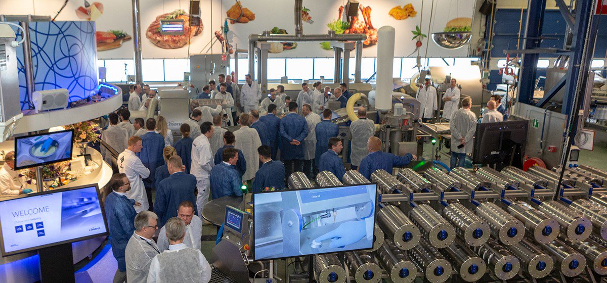 Marel_news's tweet image. Marel recently invited a select group of customers to a coating event at our demonstration center in the Netherlands. Over 100 customers from 70 different companies attended the event to see the new coating innovations that #FurtherProcessing has to offer: bit.ly/CoatingEvent