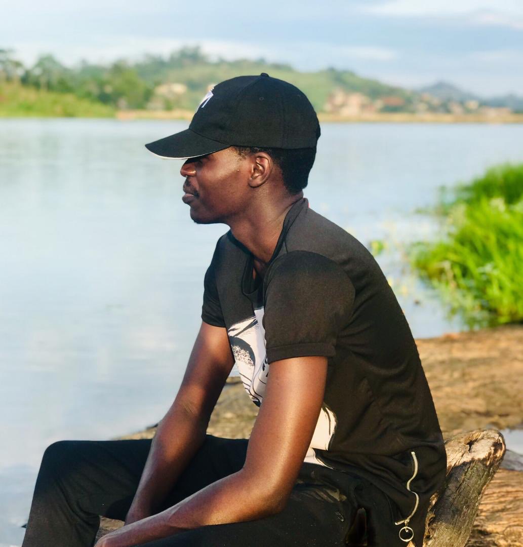 friendsfootbal1's tweet photo. Voici le Vice-Capitaine ! Il est la clef de voûte du milieu de terrain, le chef d’orchestre ! Son nom, c’est Paul Pogba, Nelson Blaizo étant son surnom. C’est le sel qui fait la mer, le grain qui fait le sable. Here is the wonderful @BlaizoTchuinte ! https://t.co/NiXhpdw9oE