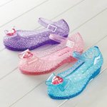 子供の憧れビニール靴は靴擦れの思い出!？大人になった今なら…？