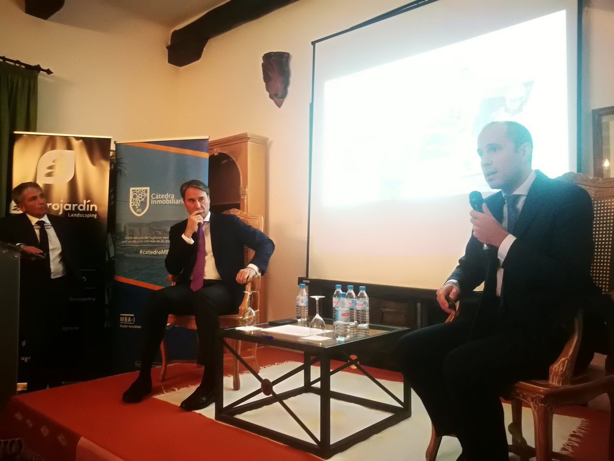MisterLebo's tweet photo. Comienzas las ponencias del #EncuentroInmobiliario19 de @catedra_inmo aprendiendo sobre las estrategias de negocio de firmas como @aedashomes, #Bilba, @ibercaja, #Excem #RealEstate, #UrbaniaInternational y  @VitruvioSocimi https://t.co/l12eNtUiGr