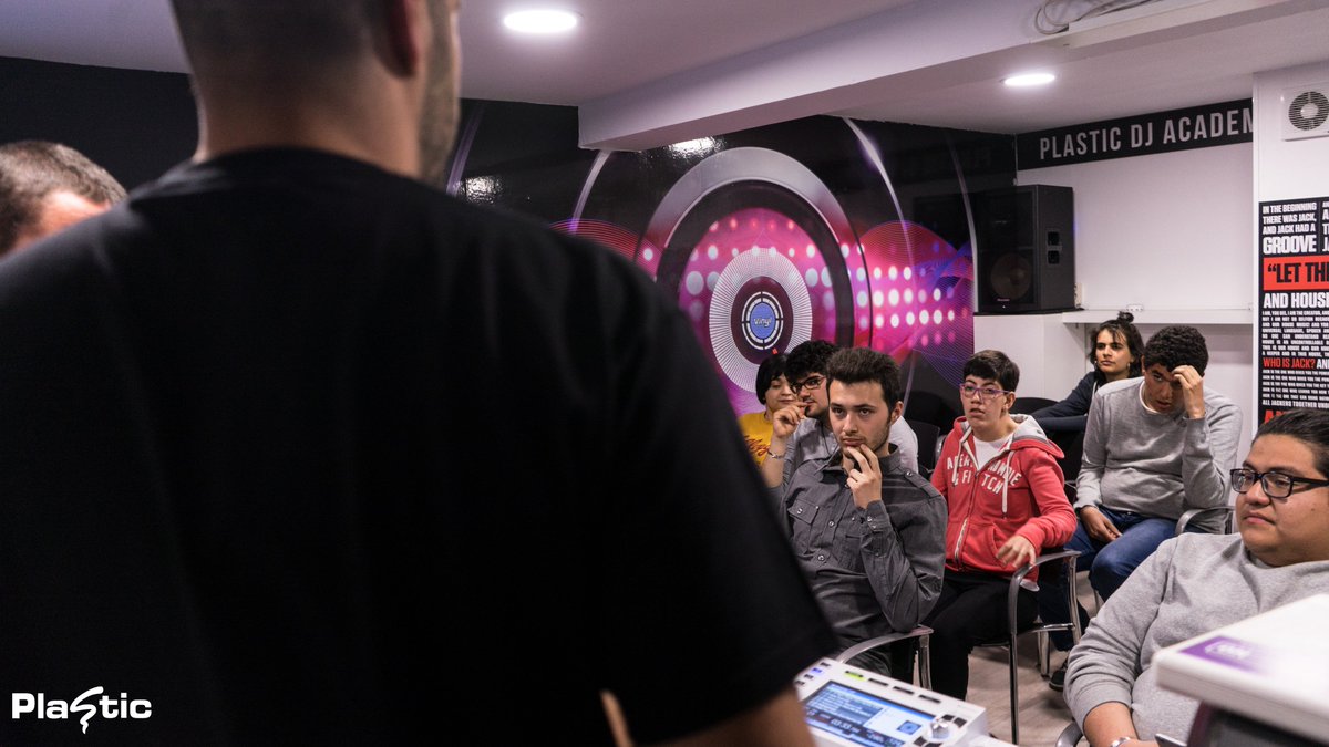 Plastic Academia tweet media