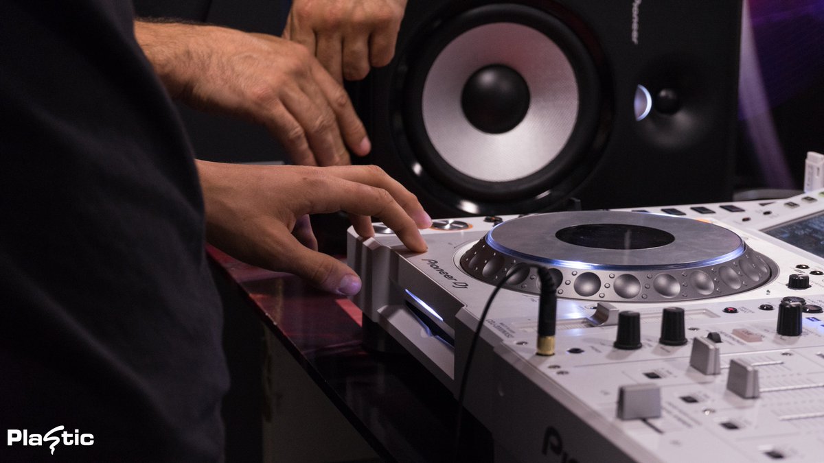 Plastic Academia tweet media